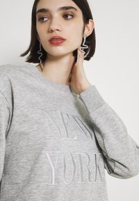 JDY JDYPARIS EMB NOOS - Camisola - light grey