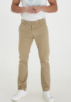 mbyM Regular fit stoffen broek met plooien, model 'Anjelica' in marineblauw online kopen | P&C