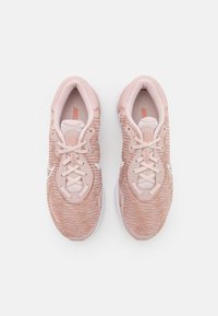 Nike Performance Zapatillas running asfalto - light pink