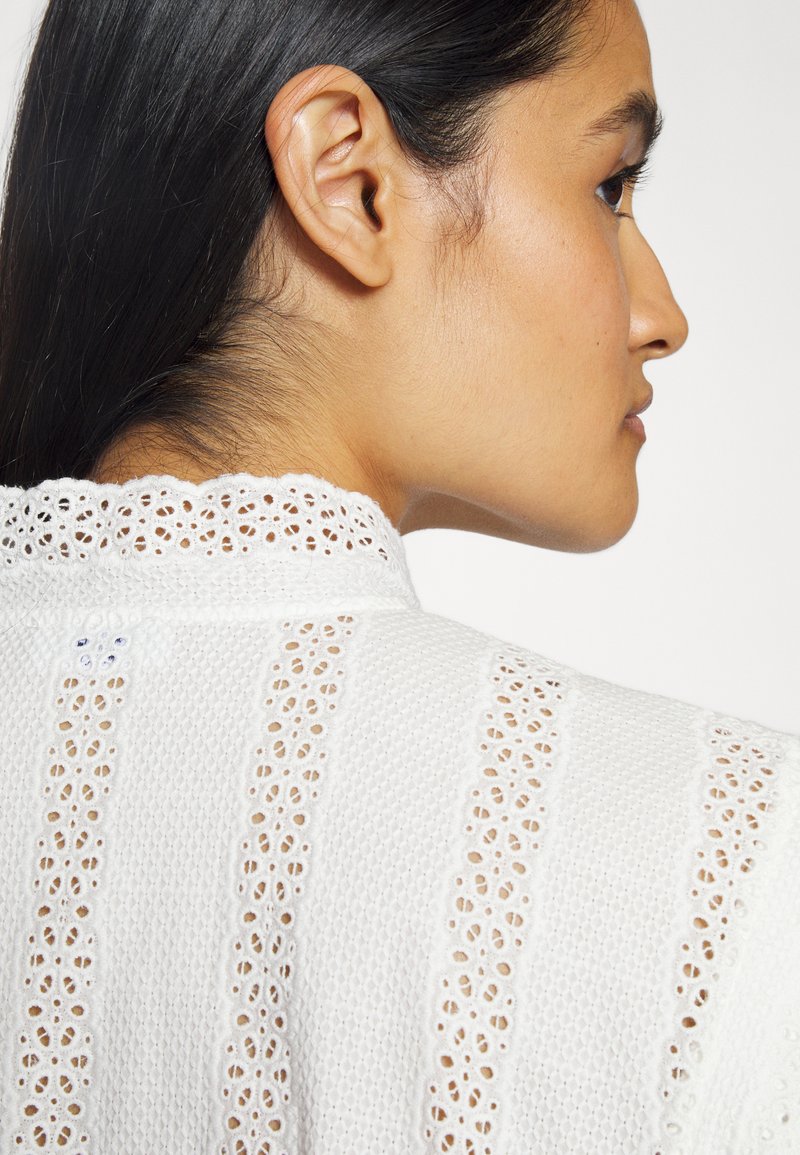 Damen Bekleidung | Claudie Pierlot RUSSEBIS Freizeitkleid ecru/offwhite - LG68481 Damen Bekleidung | Claudie Pierlot RUSSEBIS Freizeitkleid ecru/offwhite - LG68481