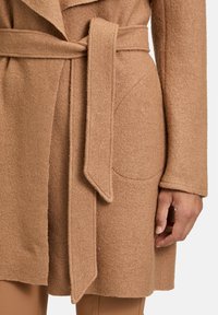 Betty Barclay Manteau court - brown