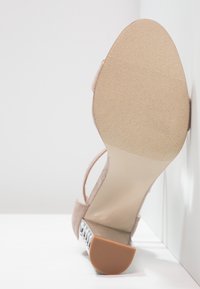 Madden Girl Sandály na vysokém podpatku - nude