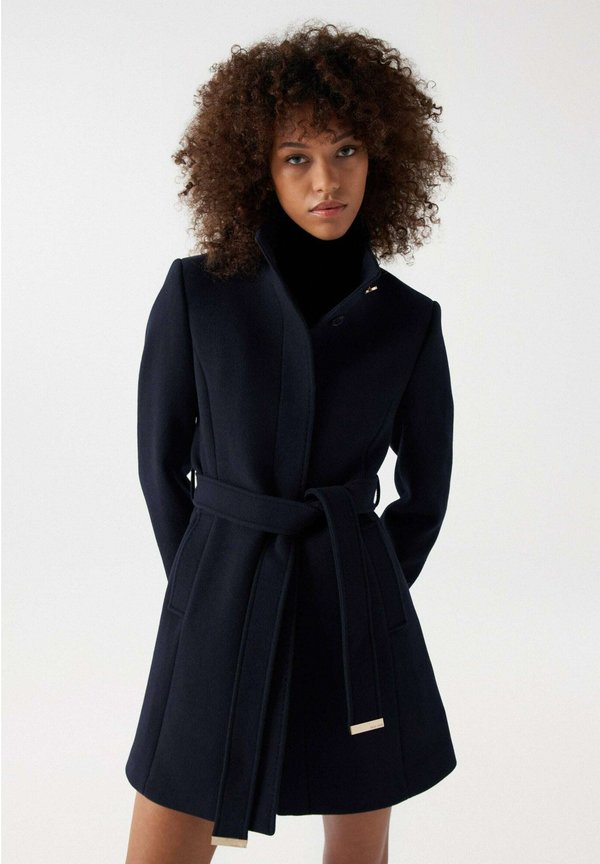 SCHUTZHÜTTEN - Kurzmantel