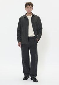 Matinique MACHINO PLEAT  - Pantalon classique - black