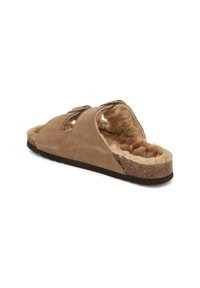 Pantofole in suede marrone con interno morbido, design open-toe, due cinturini regolabili e suola esterna textured marrone.