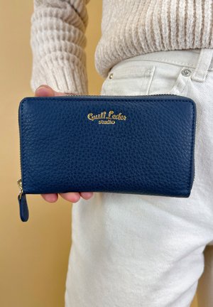 Gusti Leder, THALA - Portefeuille - blau