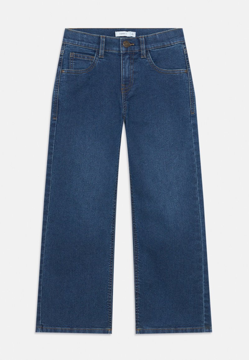Jeans de pierna ancha en denim azul oscuro, con un diseño clásico de cinco bolsillos, cierre de botón en la parte frontal y costuras en contraste.