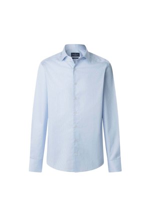 Chemise à manches longues bleu clair avec une fermeture à boutons, tissu doux, motif rayé vertical subtil et col pointu.
