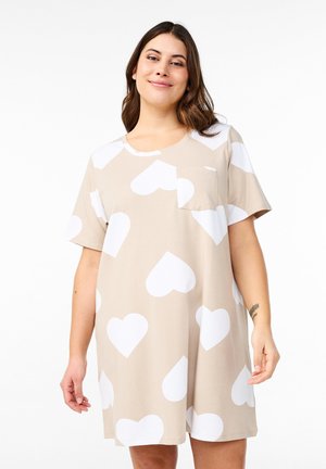 Zizzi MIT HERZEN - Spalna srajca - doeskin w. hearts