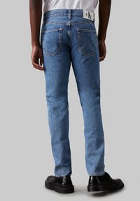 Calvin Klein Jeans AUTHENTIC STRAIGHT - Džinsi ar taisnām starām - denim light