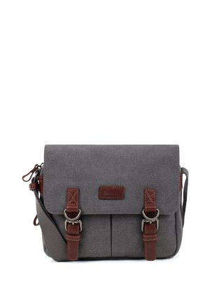 Sac messager en toile grise avec des sangles en cuir marron à boucle et une bandoulière ajustable, fermeture par rabat avant, forme rectangulaire.