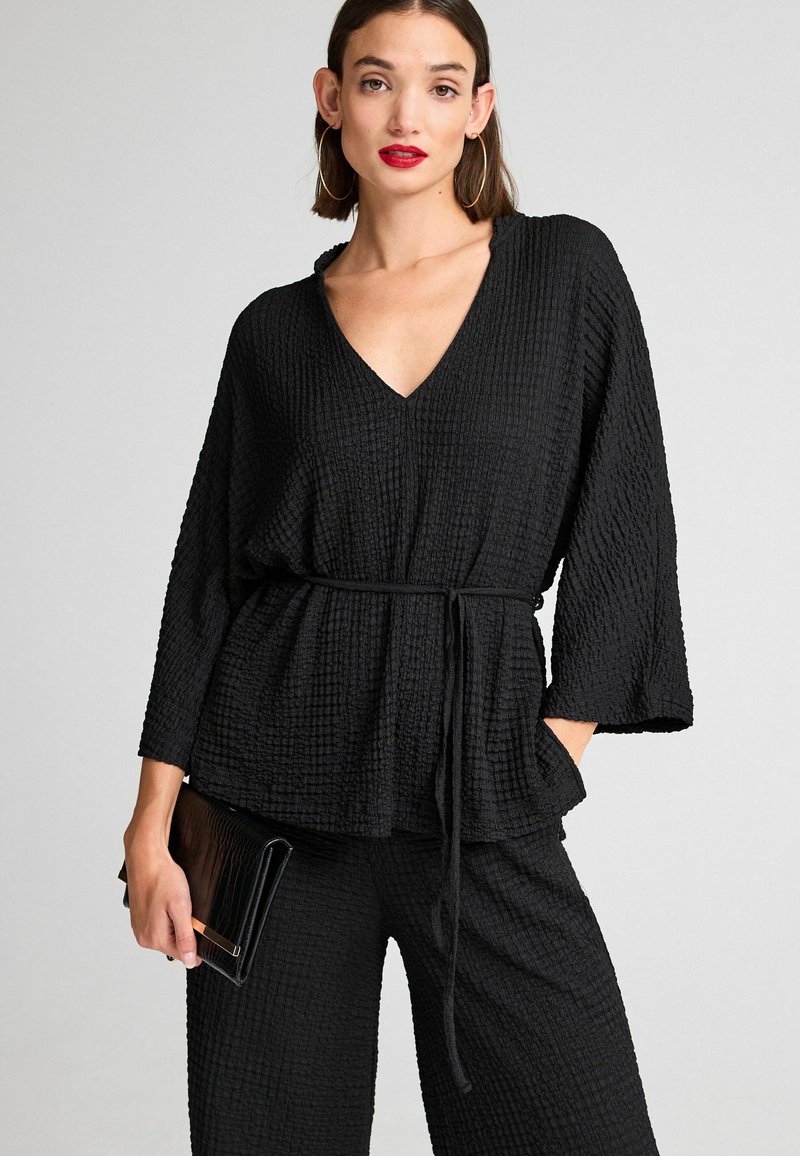 Next - TEXTURED - Bluse - black, Vergrößern