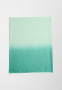 Foulard carré au design dégradé, passant d'un vert menthe clair à un teal plus foncé. Fabriqué en tissu doux avec une texture lisse.
