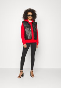 adidas Originals HOODIE - Džemperis su gobtuvu - vivid red