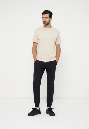 Pier One, 3 PACK - T-shirt basic - black/dark brown/sand