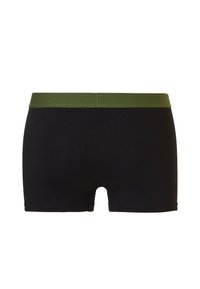Boxer shorts noirs avec une ceinture verte, en tissu doux et extensible, avec un design à taille mi-haute. Aucune motif ou matériel visible.