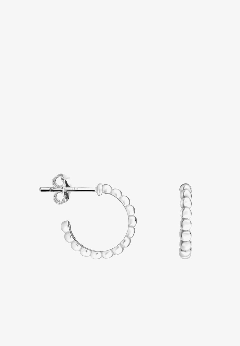 Boucles d'oreilles en argent avec un design perlé. Les boucles sont fines et circulaires, avec une finition brillante et un fermoir à tige sécurisé.