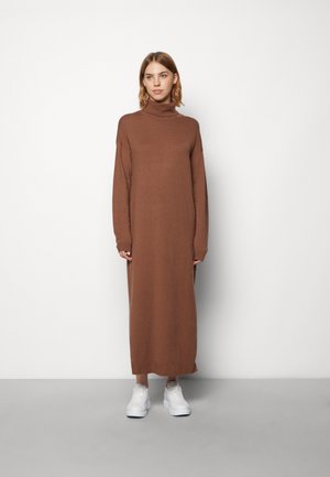 ROLLKRAGEN BASIC MAXI STRICKKLEID - Vestido largo - brown