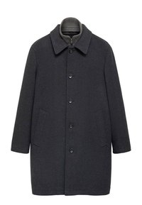 Abrigo de lana gris oscuro con cuello, botones en la parte delantera y bolsillos laterales. Presenta un cuello interior acanalado y un diseño de corte holgado.