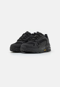 Skechers MAX PROTECT - Trainers - schwarz