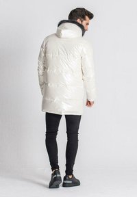 Gianni Kavanagh GLOSSY - Abrigo de invierno - white