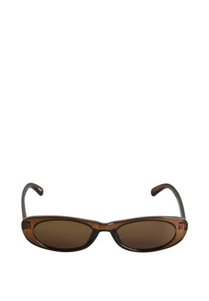 Lunettes de soleil ovales marron avec montures fines et verres teintés foncés sur fond blanc.