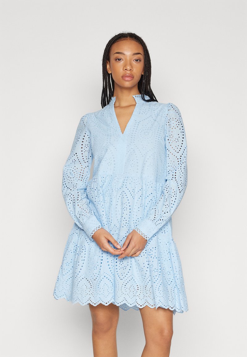 YAS - YASHOLI DRESS - Vapaa-ajan mekko - sky-blue, Suurenna