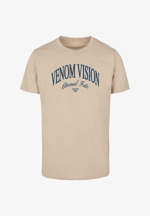 Gaišās krāsas kokvilnas T-krekls ar īsām piedurknēm, ar zilu drukātu grafiku, uz kuras rakstīts "VENOM VISION Eternal Fate." Klasisks apaļais kakla izgriezums.