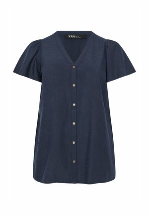 Granatowa bluzka z krótkim rękawem, dekoltem w serek i zapięciem na guziki z przodu, z lekko bufkowatymi rękawami i luźnym krojem.