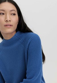 hessnatur REGULAR - Abito in maglia - mittelblau