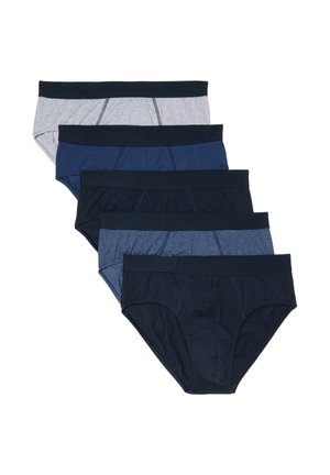 Fünf Herren-Slips in Schwarz-, Marine- und Grautönen, in einem versetzten Stapel mit schwarzen Bundbändern angeordnet.