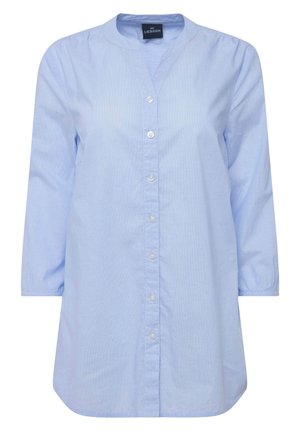 Helles blaues Langarmhemd mit Rundkragen, vorderer Knopfleiste und gerafften Ärmeln. Aus glattem, atmungsaktivem Stoff gefertigt.