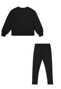 Conjunto de sudadera y leggings negros, hecho de tela suave. La sudadera tiene puños acanalados y un cuello redondo; los leggings cuentan con una cinturilla elástica.