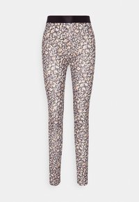 Leggings con estampado de leopardo que cuentan con una cinturilla elástica negra, ajuste entallado y una combinación de tonos marrón claro, negro y naranja en el diseño.
