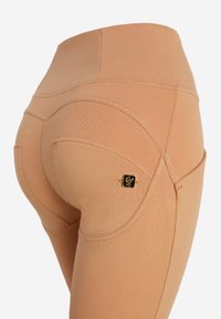 Freddy WR.UP® CLASSIC PUSH-UP - Pantalones - macaroon