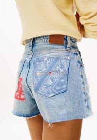 Thumbnail Image 6