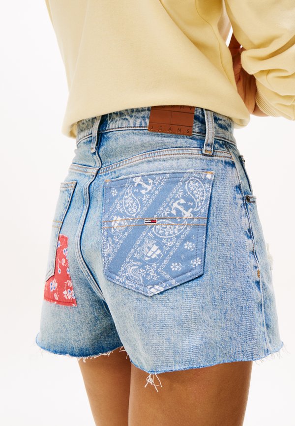 HOT PANT - Denim shorts - denim light2