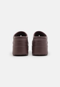 Crocs SIREN UNISEX - Slip-ins med hög sula - mocha