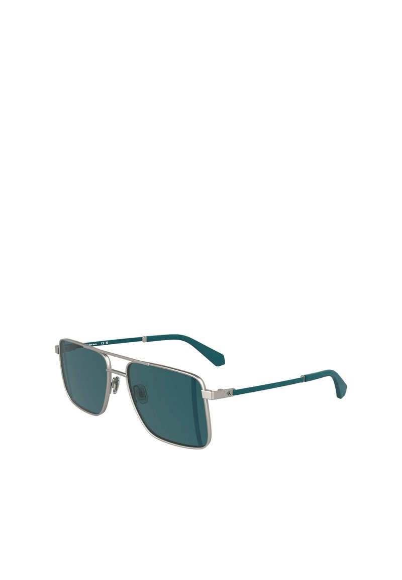 Occhiali da sole con montatura in metallo e aste color turchese, dotati di lenti scure. Forma rettangolare con un design elegante. Dettagli notevoli includono un logo sottile sul lato.