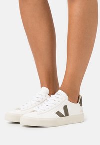 Veja - CAMPO - Sneakers basse - extra white/kaki Immagine in miniatura 1