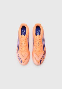 adidas Performance F50 CLUB - Kopačky na pevný povrch - beam orange/lucid blue/white
