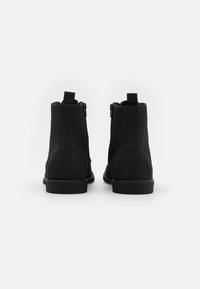 Pier One Botines con cordones - black