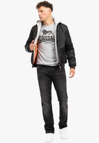 Lonsdale MIT KAPUZE CLIFTON ALL SEASONS - Bomberjakke - black