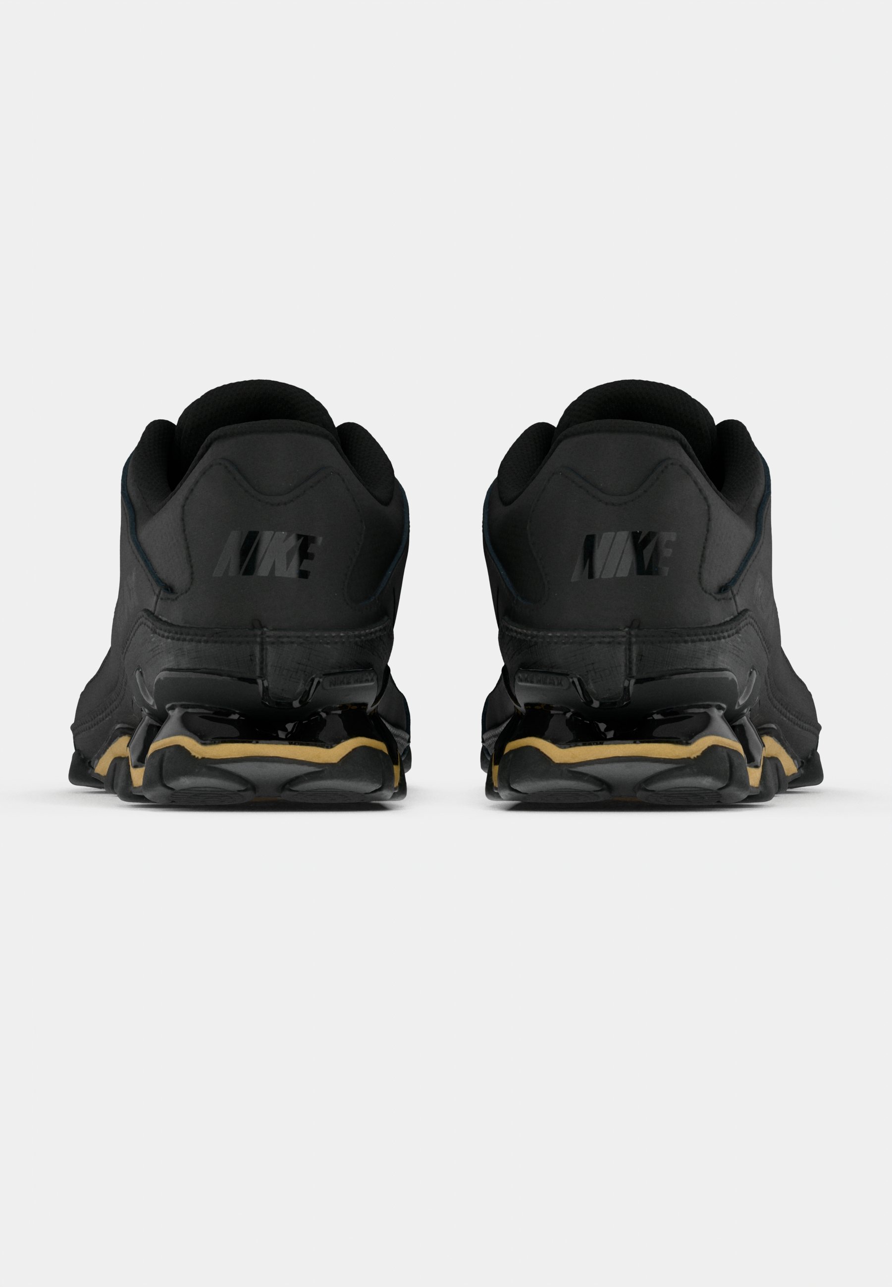 nike reax 8 tr black gold