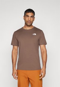 The North Face M SS BOX NSE TEE - T-shirts print - smokey brown/black