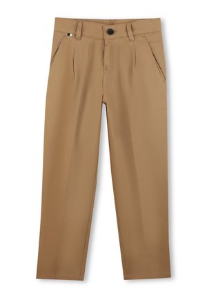 Pantalon droit couleur beige avec passants de ceinture, bouton devant, fermeture éclair et poches avant en biais.