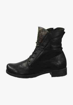 Schwarze Leder-Stiefeletten mit einer strukturierten Oberfläche, Schnürdesign und einem gemusterten Stofffutter, das am Schaft sichtbar ist. Gummisohle.