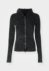 DYED FITTED ZIP HOODIE - Vest - black