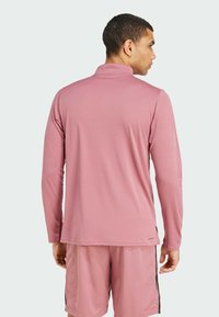 adidas Performance ESSENTIALS LONG SLEEVE - Langarmshirt - preloved crimson