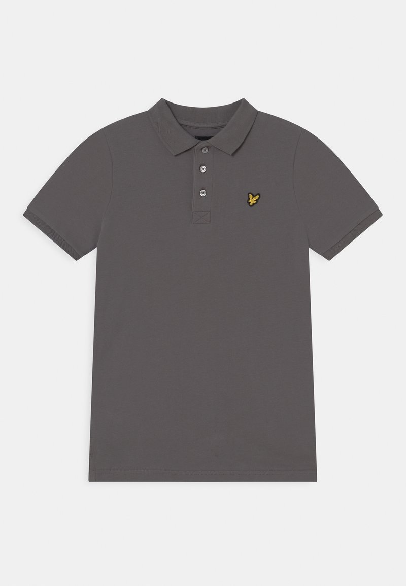 Polo à manches courtes gris foncé avec un col, trois boutons, et un petit logo d'oiseau jaune et noir sur la poitrine gauche.